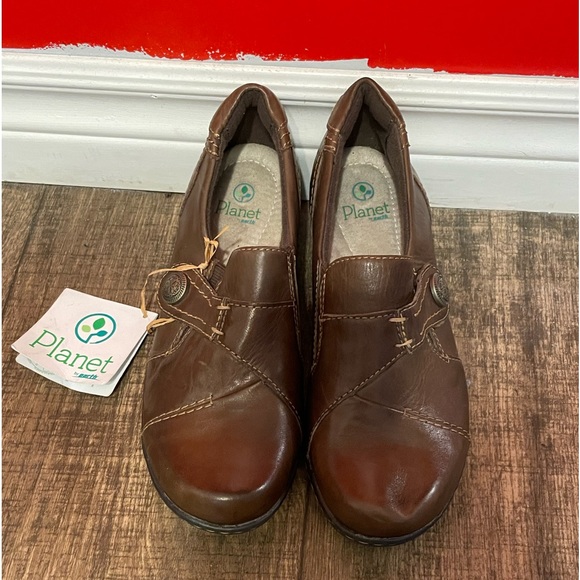 NEW Planet Leather Shoes - Picture 2 of 4